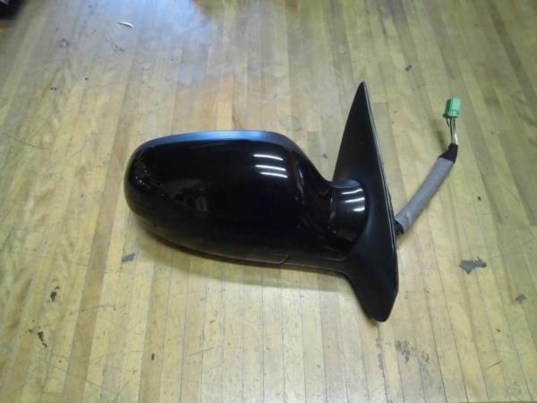 * Volvo V70 SB5244W right door mirror *