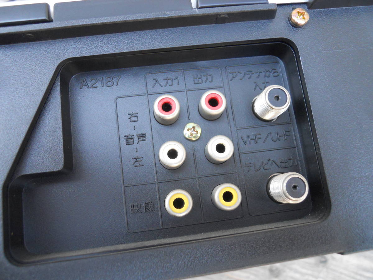 M8494 ジャンク ビデオデッキ SHARP VC-HF2001 電源チェック済 横43cm 奥24cm 高9cm ゆうパック80サイズ(0404) _画像7