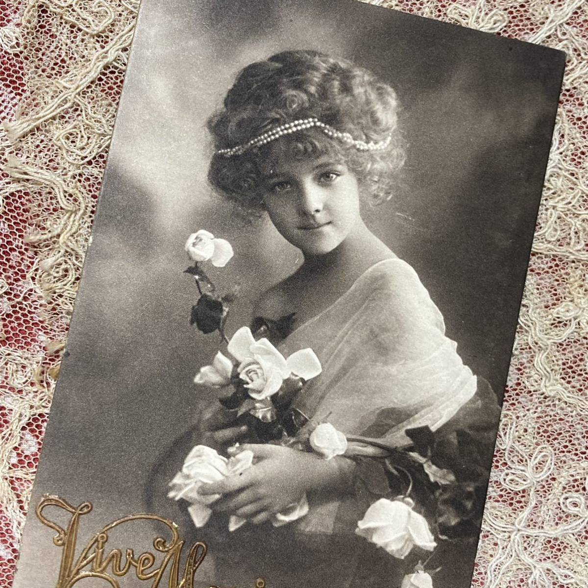 専用イギリスアンティークポストカード 美しい花を持つ少女 - 写真