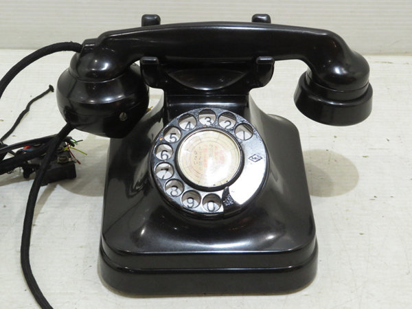 【M6688】 昭和レトロ NEC ダイヤル式 黒電話 富士型 モジュール付 通話確認済 動作品/日本電気株式会社 卓上 自動式 電話機 家電 検：3号_画像1