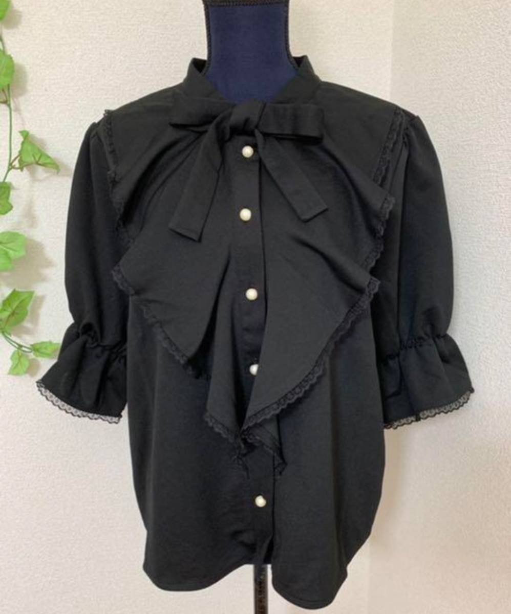 * new goods *. origin volume frill specification & ribbon attaching × black * short sleeves * blouse [4L]