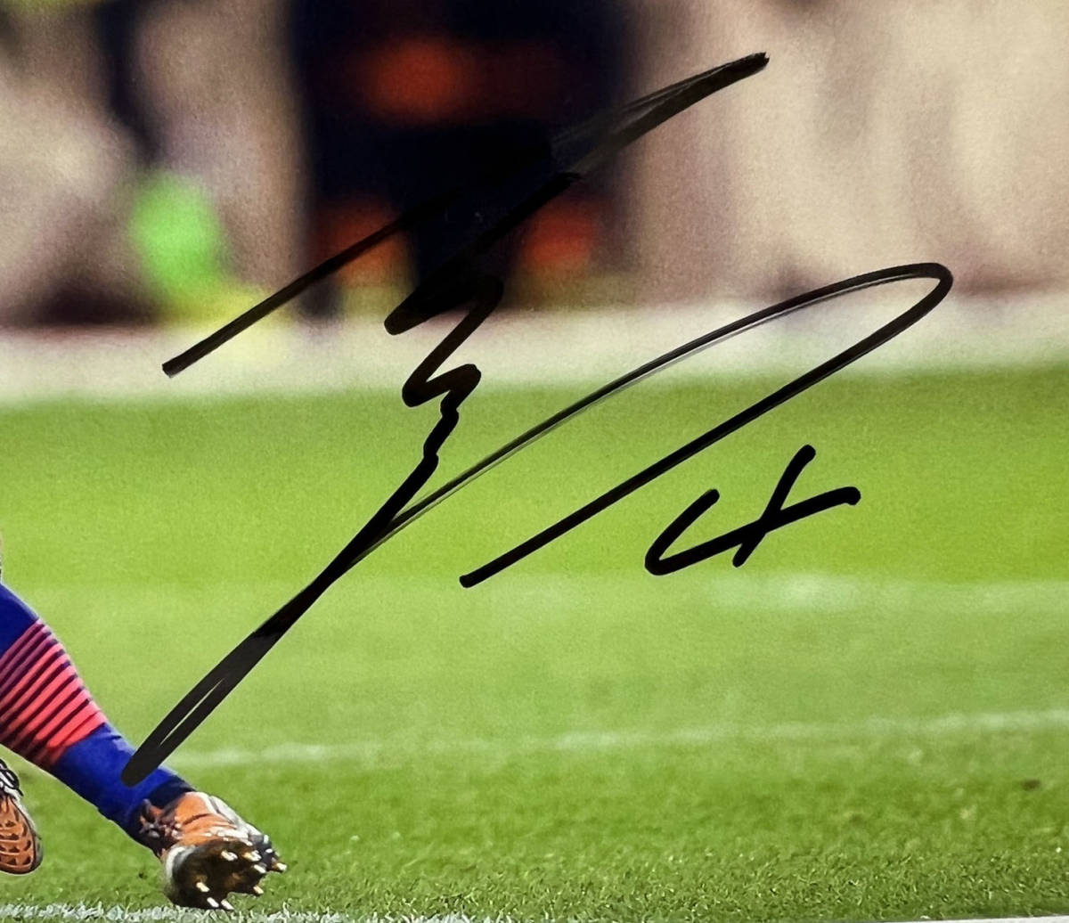 本田圭佑選手 4直筆サイン入りフォト サッカー日本代表 記念品 関連グッズ 売買されたオークション情報 Yahooの商品情報をアーカイブ公開 オークファン Aucfan Com