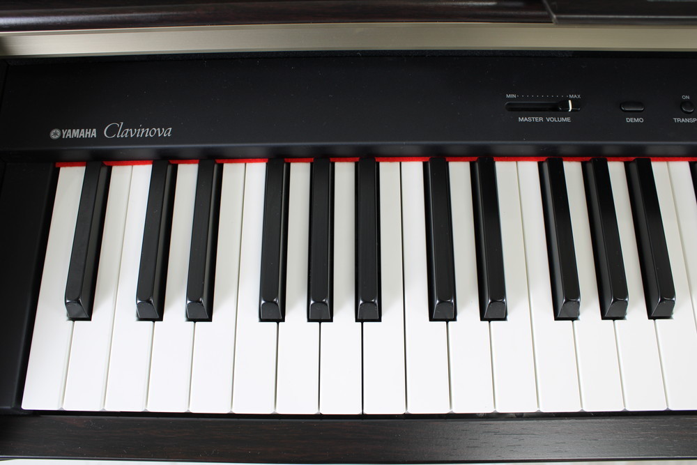 当店直接引取り】 ヤマハ 電子ピアノ CLP-330 クラビノーバ 椅子付き