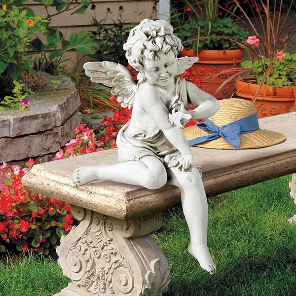 蝶と遊ぶ天使 像 西洋彫刻インテリア屋外エクステリア兼用置物アウトドア対応オブジェガーデンアクセント小物装飾品エンジェルオーナメント