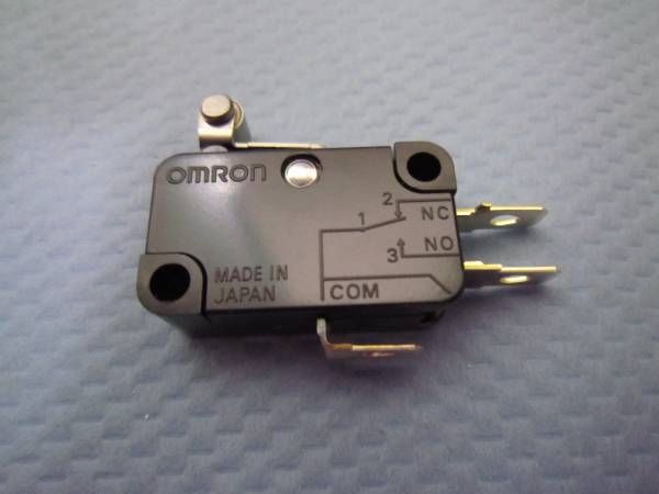 オムロン 小形基本スイッチ V-1025-1A5 10A 1/2HP 125 250VAC 0.6A 125VDC 0.3A 250VDC*100個 OMRON_画像1