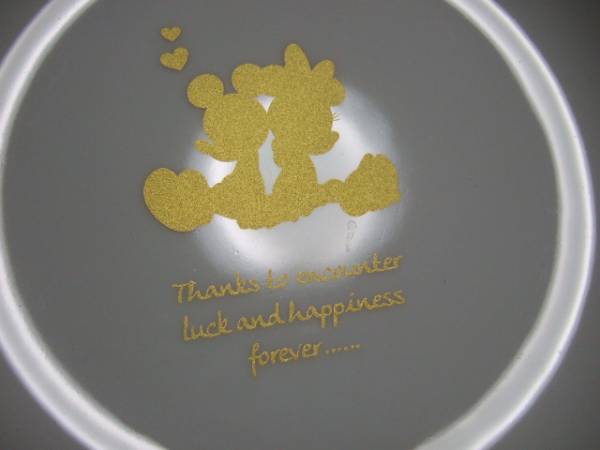 Mickey＆Minnie柄の皿(白,金シルエット,2枚セット)._画像2