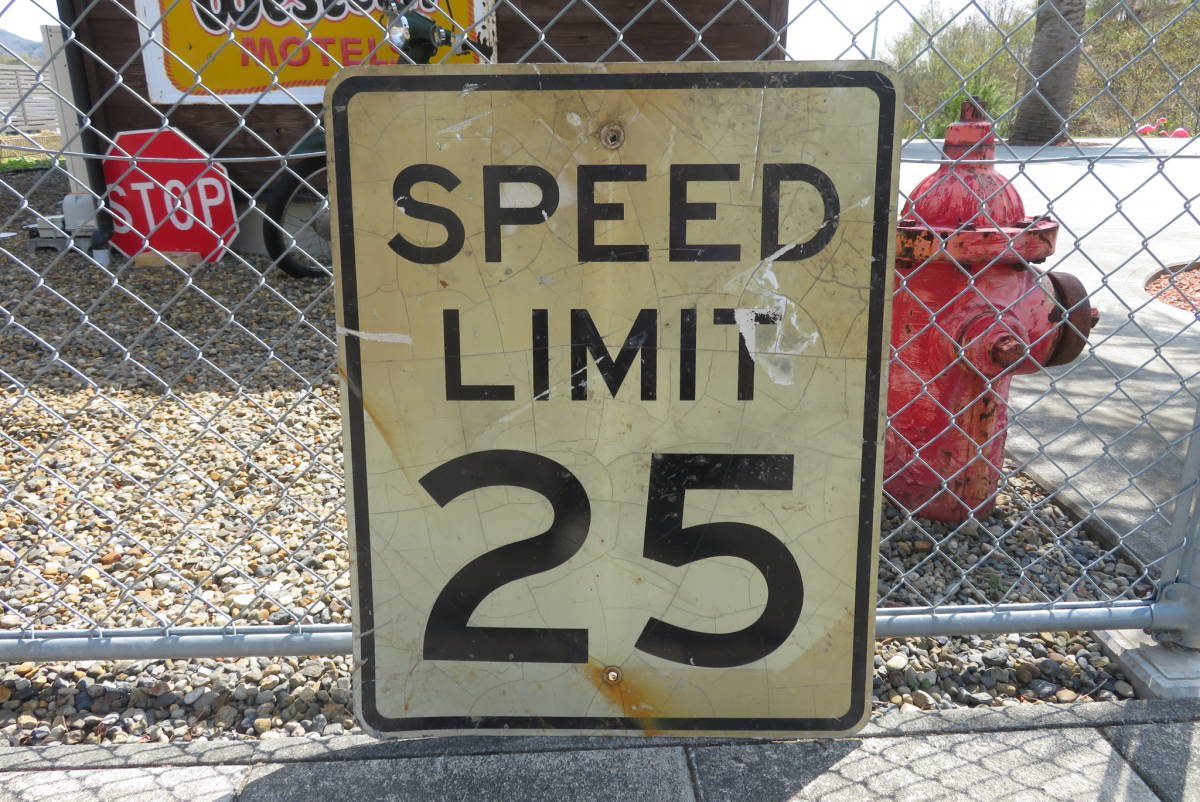 SPEED LIMIT 25 ロードサイン 駐車禁止 ヴィンテージ アメリカ 看板 道路標識 ガレージ インテリア USA USED（A-1）