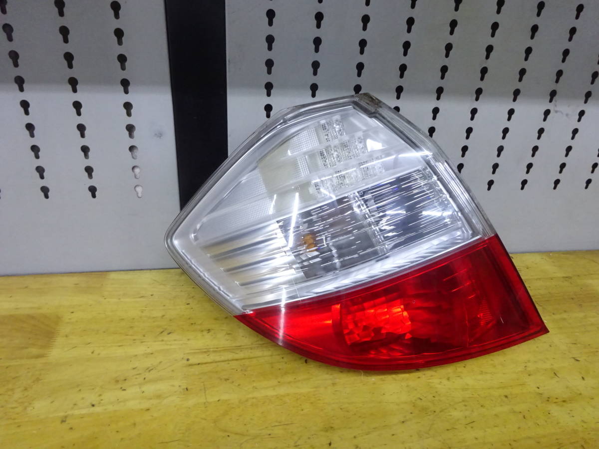 ホンダ フィット 純正 左テール LED GE8 STANLEY P7612_画像1