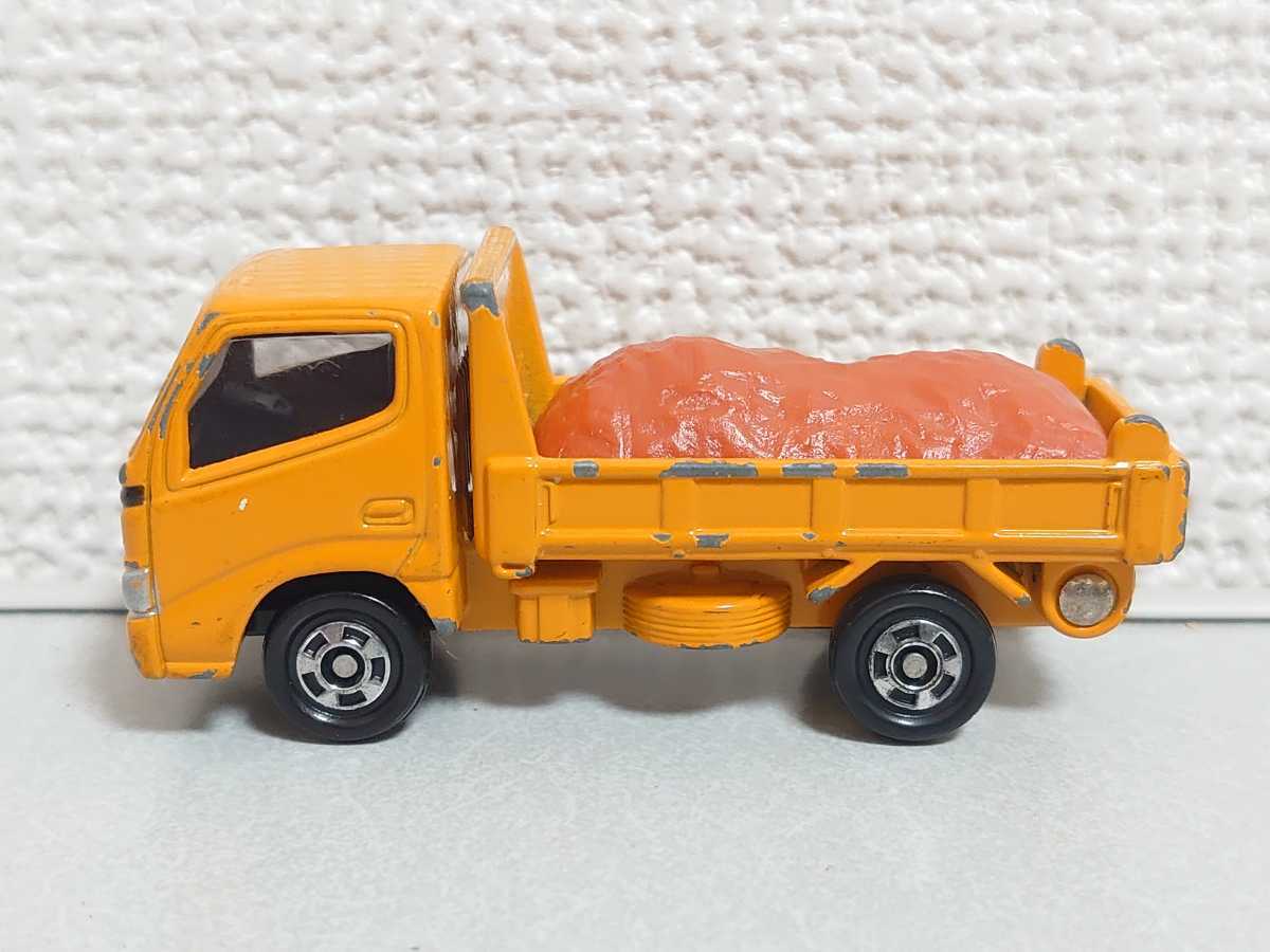 トミカ トヨタ ダイナ ダンプ 運搬トラックセットより単品 中古 オレンジ ダンプカー_画像3