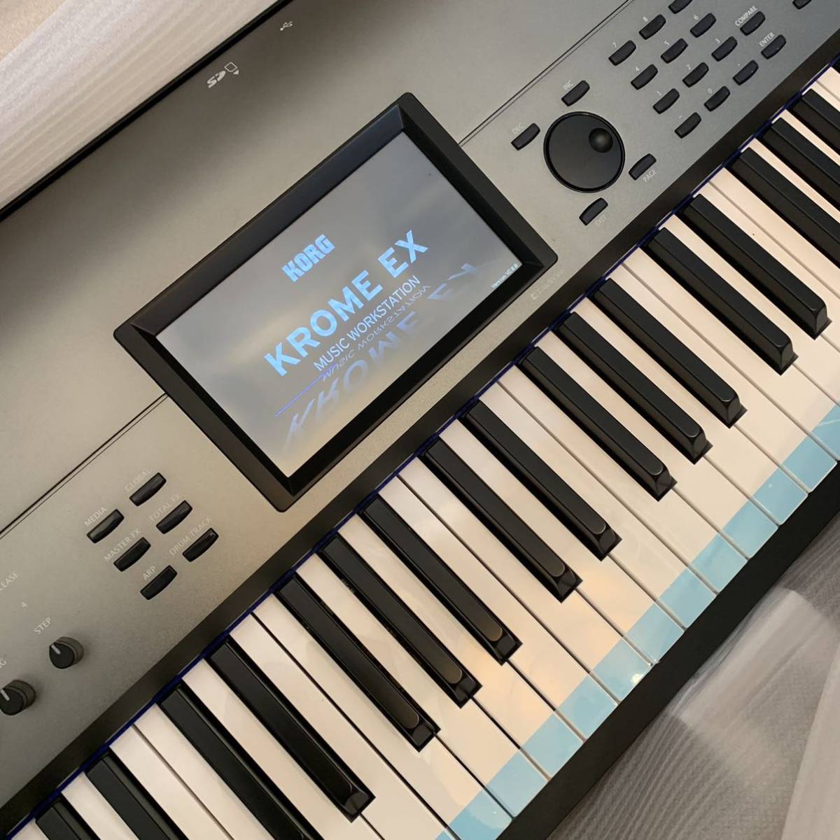 新品未使用品 KORG コルグ KROME-88 EX music workstation