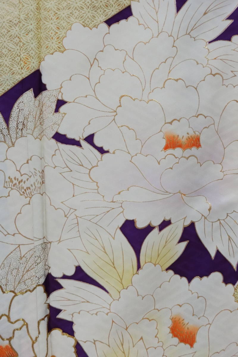 Z5521 Ａお仕立て上がり正絹振袖 紫色地に花柄 紗綾形地紋 金糸刺繍 