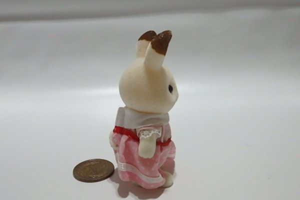 ★M032☆シルバニアファミリー　人形　ショコラウサギの女の子　オリジナルの洋服☆ミニチュア　ドールハウス_画像5