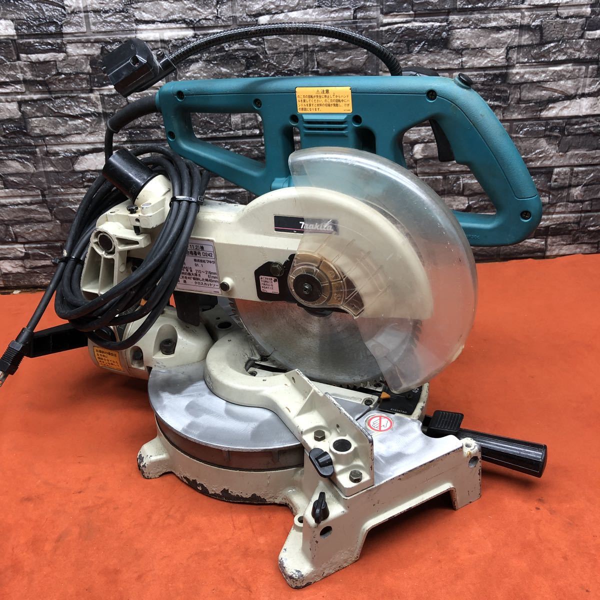 送料無料 makita/マキタ 【LS0831】 216mm卓上マルノコ 押切 お 送料無料 makita/マキタ 【LS0831】 216mm卓上マルノコ 押切 お