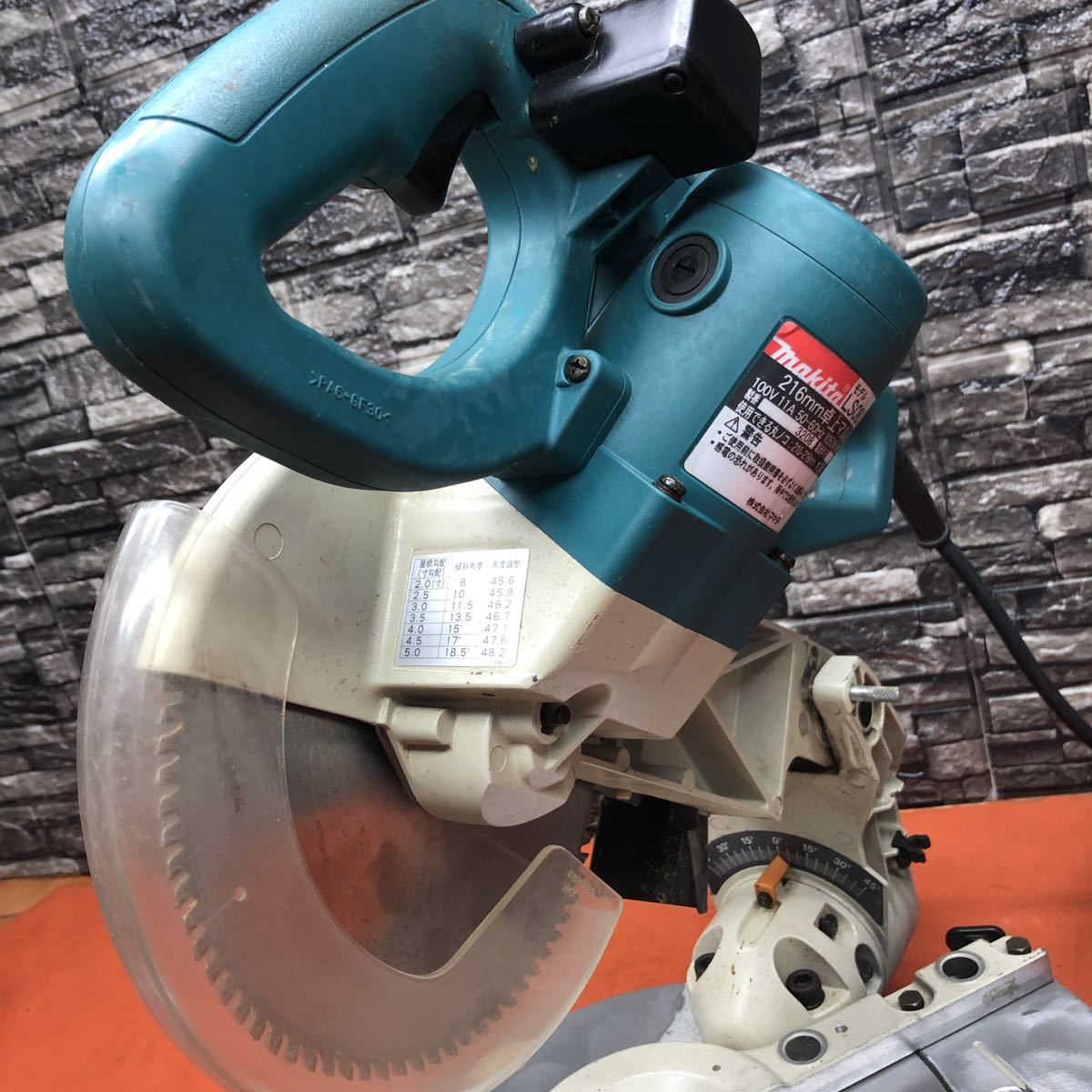 ♪送料無料♪【中古/動作品】makita/マキタ 【LS0831】 216mm卓上マルノコ 押切 おしぎり 押し切り