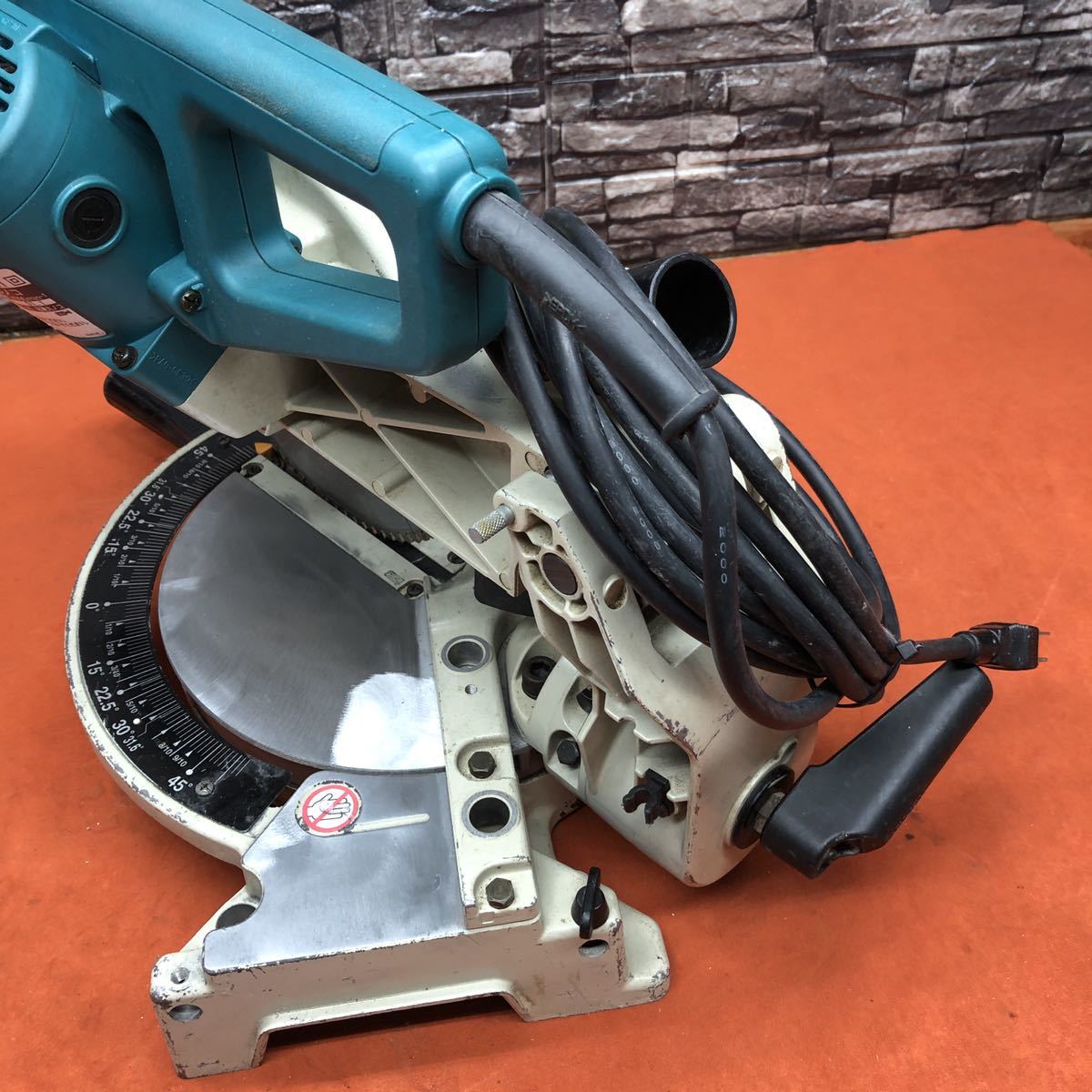 送料無料 makita/マキタ 【LS0831】 216mm卓上マルノコ 押切 お 送料無料 makita/マキタ 【LS0831】 216mm卓上マルノコ 押切 お