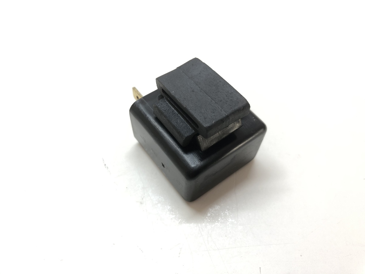 240円 バーゲンで 93 ホンダ モンキー 純正 ウィンカーリレー Z50J-2215※※※ 12V 4速 ゴリラ B1 240円 バーゲンで 93 ホンダ モンキー 純正 ウィンカーリレー Z50J-2215※※※ 12V 4速 ゴリラ B1