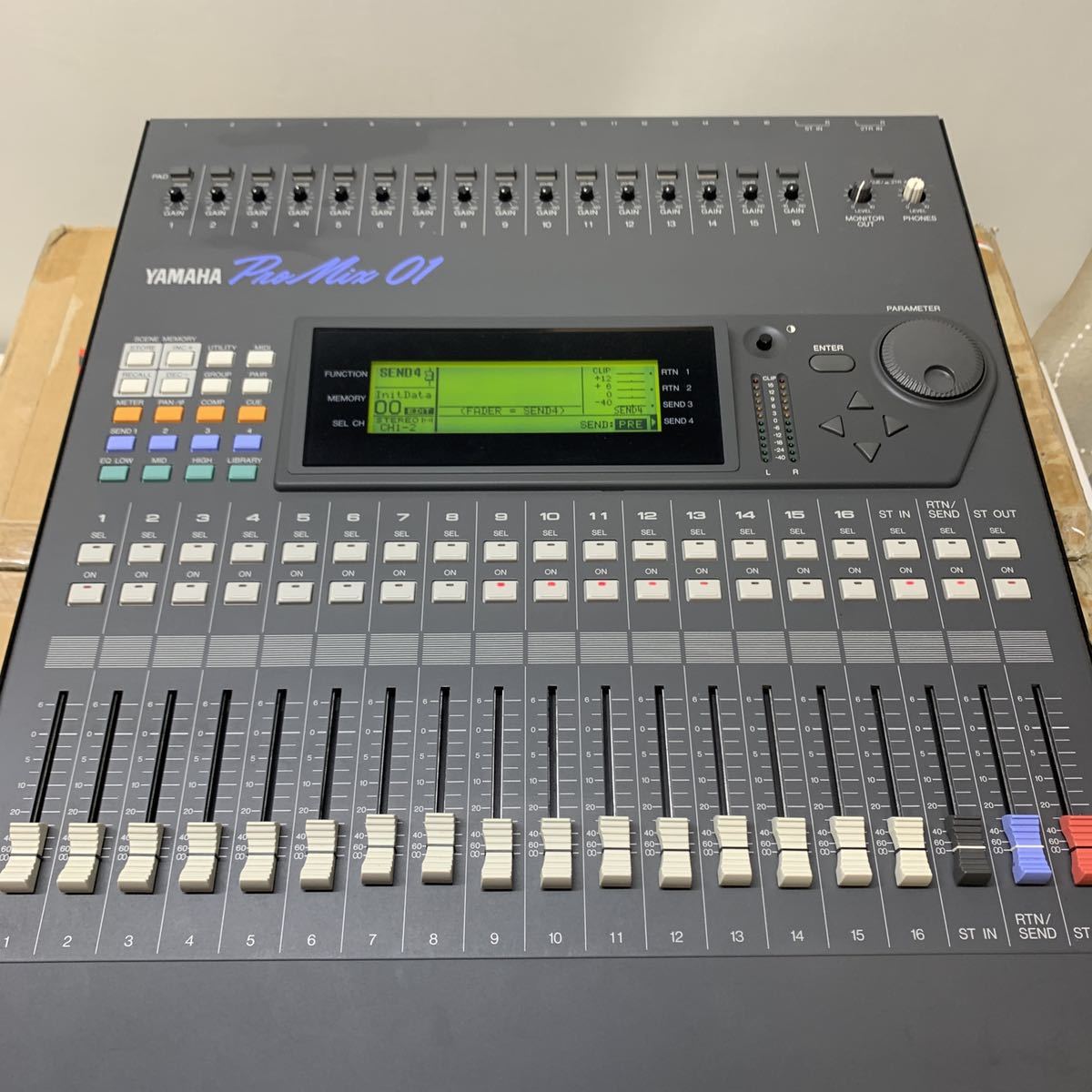 YAMAHA ProMix 01 ムービングフェーダー搭載デジタルミキサー YAMAHA ProMix 01 ムービングフェーダー搭載デジタルミキサー