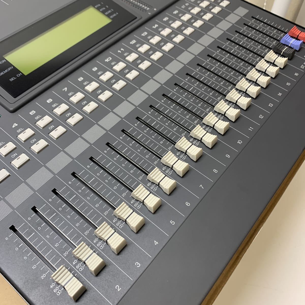 YAMAHA ProMix 01 ムービングフェーダー搭載デジタルミキサー YAMAHA ProMix 01 ムービングフェーダー搭載デジタルミキサー
