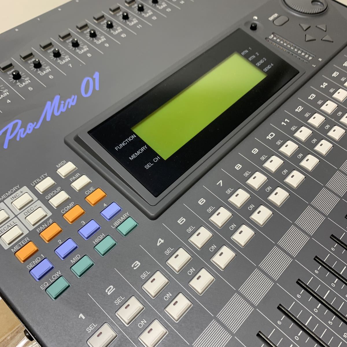 YAMAHA ProMix 01 ムービングフェーダー搭載デジタルミキサー YAMAHA ProMix 01 ムービングフェーダー搭載デジタルミキサー
