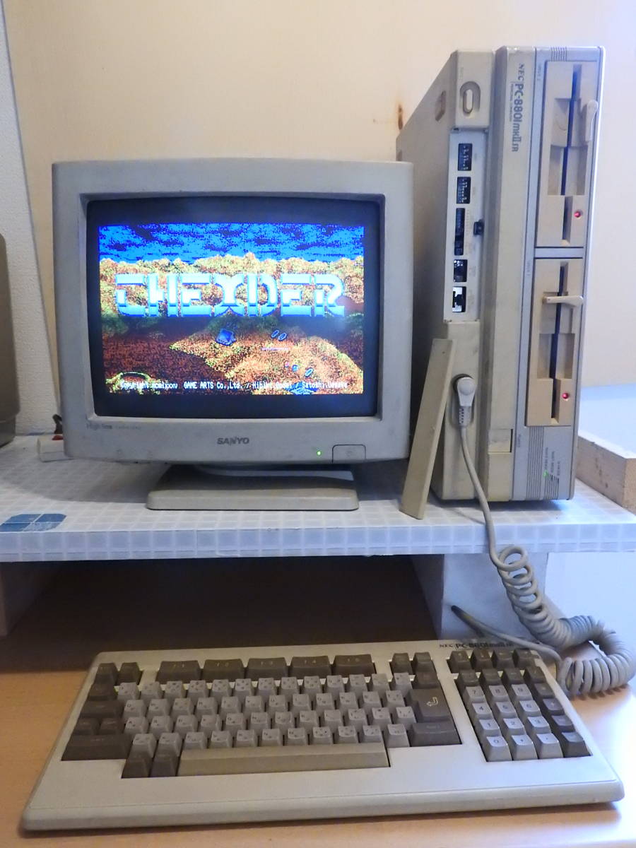 NEC PC-8801MK2SR + カラーCRT NEC PC-8801MK2SR + カラーCRT