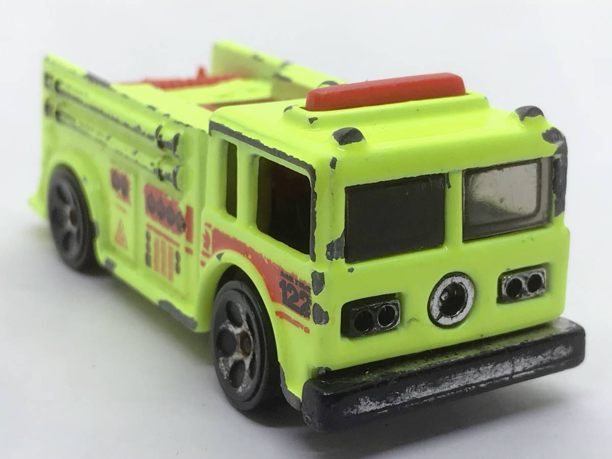 けB6★トミカサイズミニカー HOT WHEELS ホットウィール ファイヤーイーター ネオンイエロー 消防車 全長約77mm_画像4