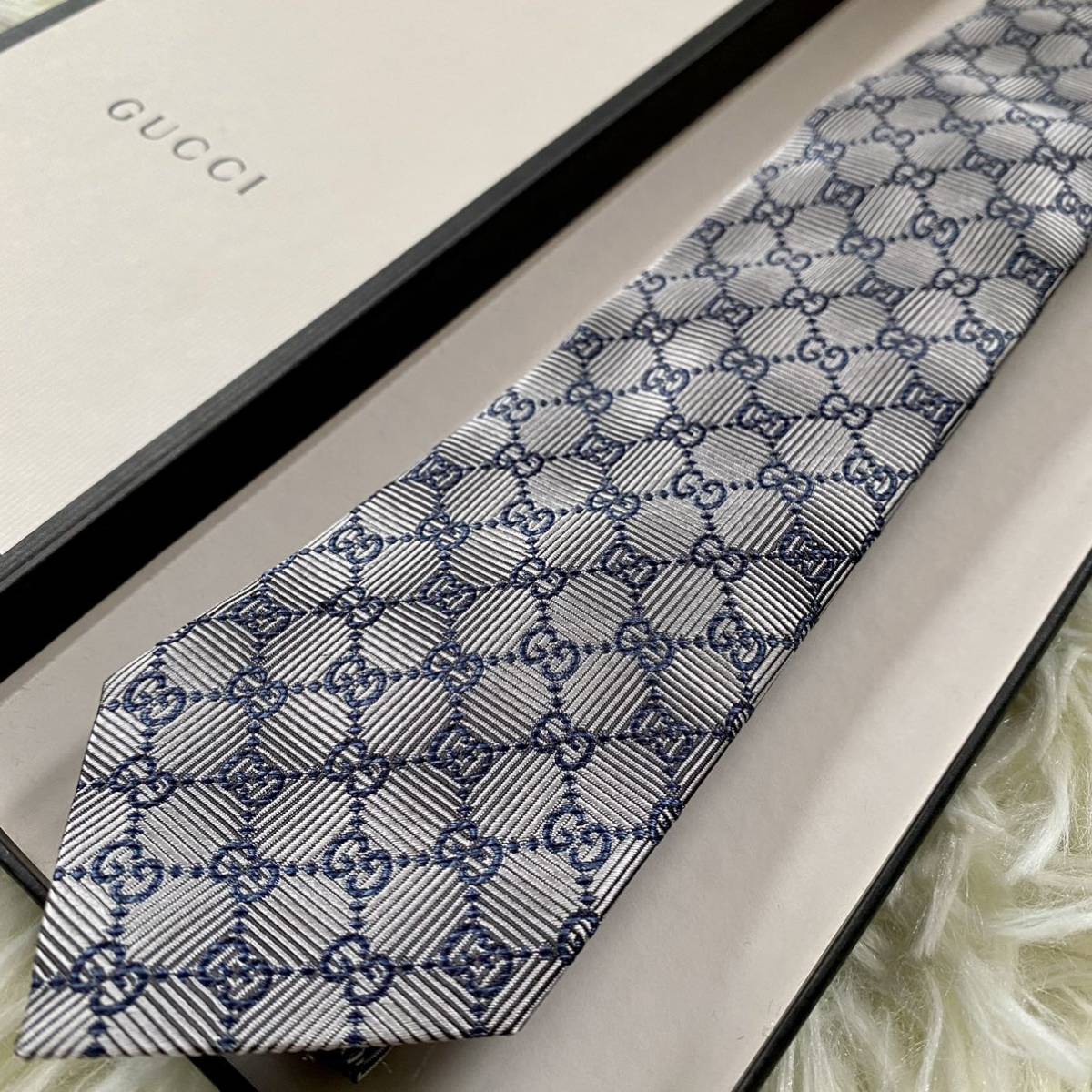 美品】GUCCI グッチ ネクタイ GG柄 シルバー系 イタリア シルク 結婚式
