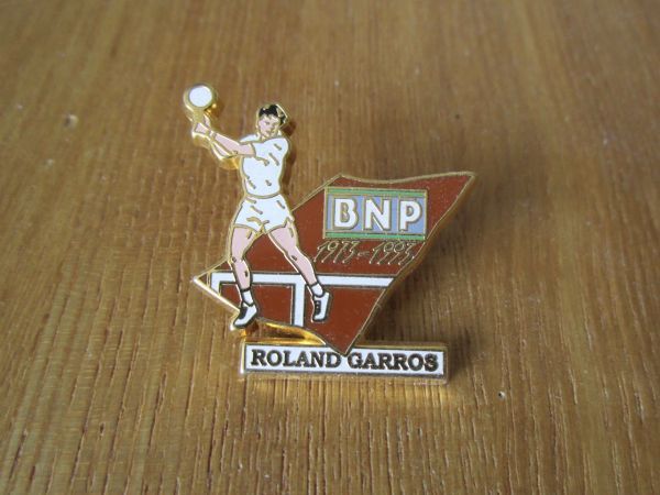 古いピンバッジ：ローランギャロス BNP テニス 人物 ピンズ #W_画像1