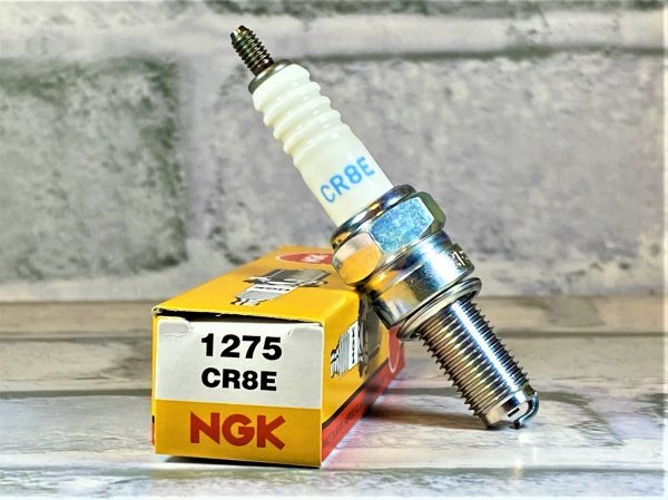 ＮＧＫ　ＣＲ８Ｅ　スズキ　ＧＳＸ４００Ｓ刀　ＧＫ７７Ａ　９２ー　適合　新品！_画像1