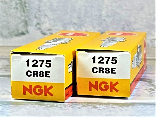 ＮＧＫ　ＣＲ８Ｅ　２本セット　ヤマハ　ＹＺＦ－Ｒ３　ＲＨ０７Ｊ　１５ー１８　適合　新品！_画像1