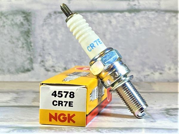 ＮＧＫ　ＣＲ７Ｅ　スズキ　アヴェニス１５０　ＣＧ４３Ａ　９８ー０５　適合　新品！_画像1