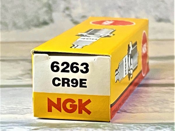 ＮＧＫ　ＣＲ９Ｅ　ヤマハ　ＷＲ２５０Ｆ　０７ー　適合　新品！_画像2