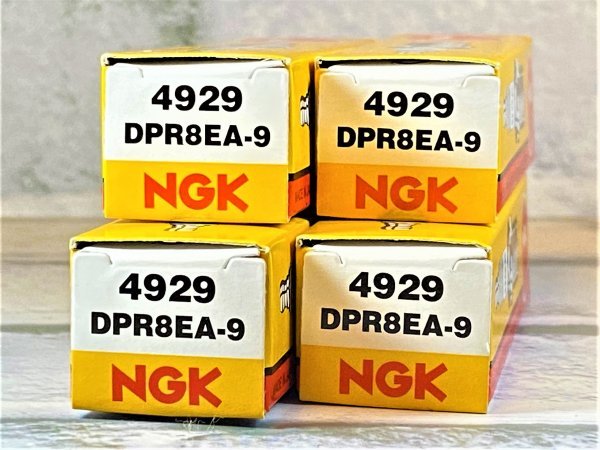 ＮＧＫ　ＤＰＲ８ＥＡー９　４本セット　ホンダ　Ｘ４　ＳＣ３８　９７ー　適合　新品！_画像1