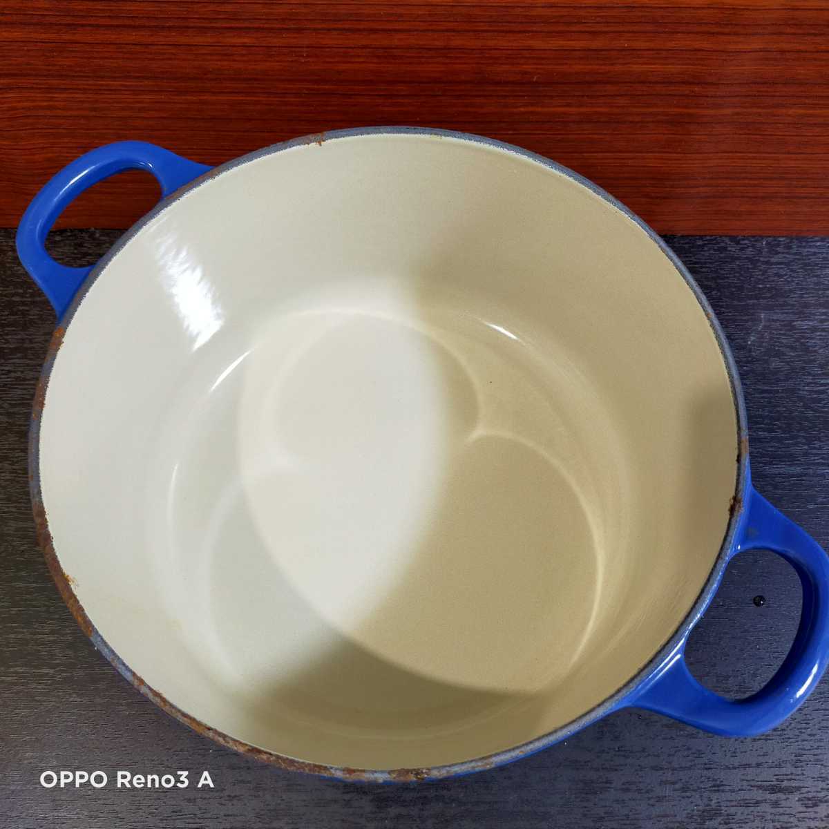 LE CREUSET 両手鍋 ル・クルーゼ フランス製 鋳物ホーロー鍋 調理器具　ブルー　22cm_画像3