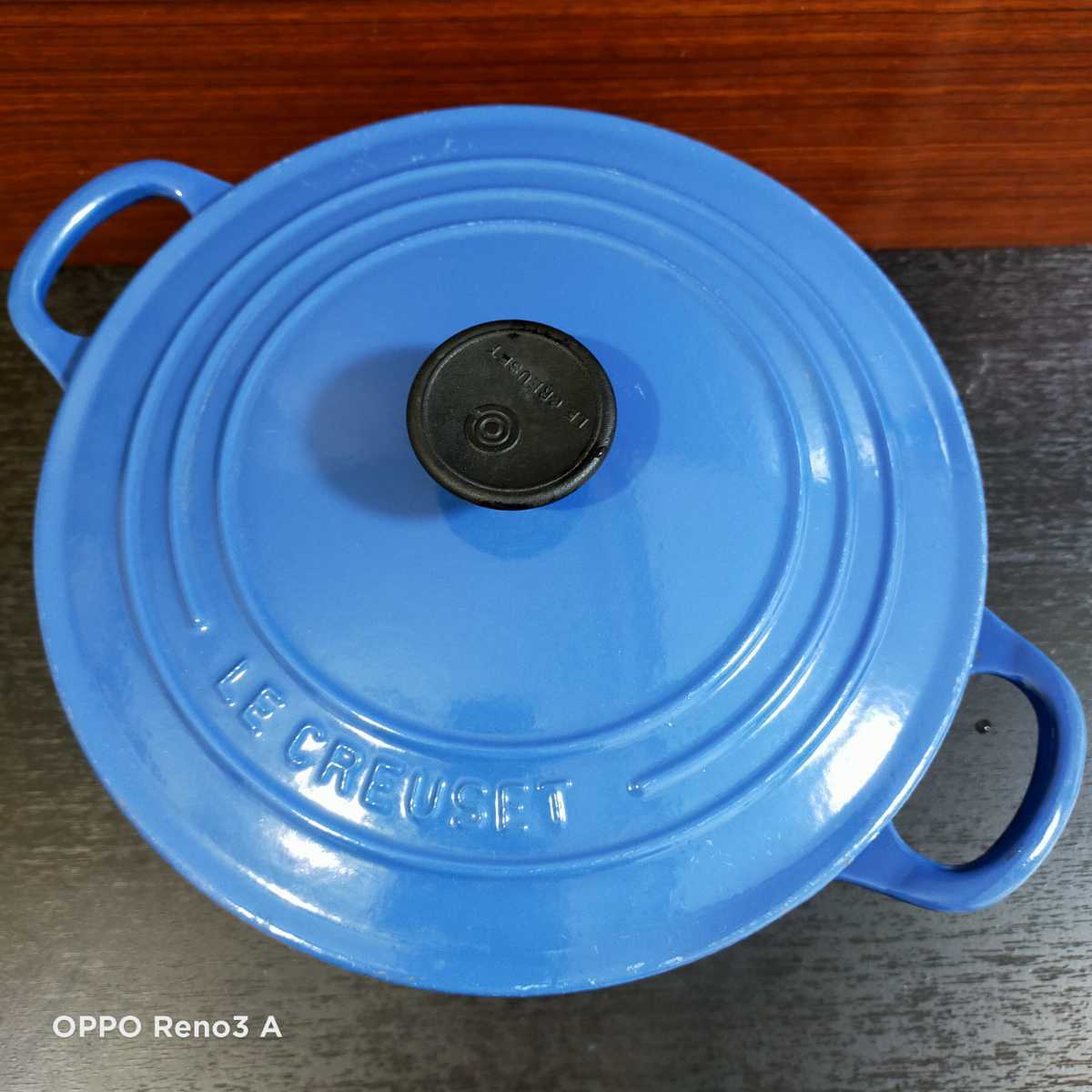 LE CREUSET 両手鍋 ル・クルーゼ フランス製 鋳物ホーロー鍋 調理器具　ブルー　22cm_画像2