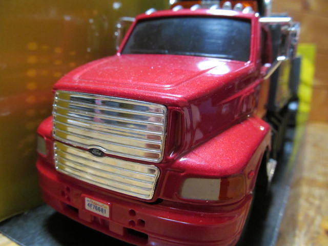 《全国一律送料800円》 ◇訳あり 超希少 １／３２ フォード エアロマックス 9500　1997年 赤色 連結トレーラー トラック_掲載写真は他の同型モデルを流用しました