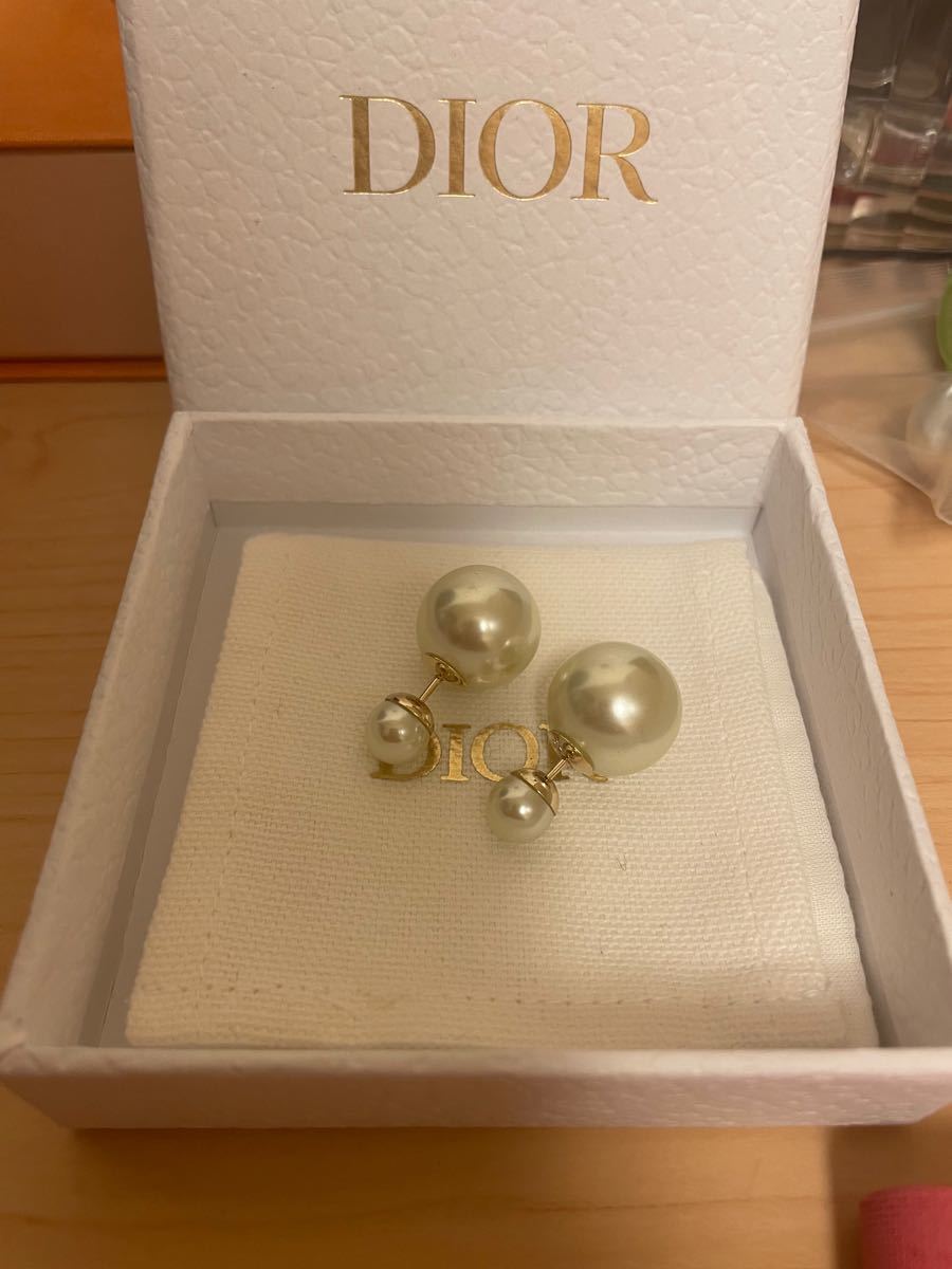 すぐ届く 人気 DIOR TRIBALES ピアス シルバー パール - www