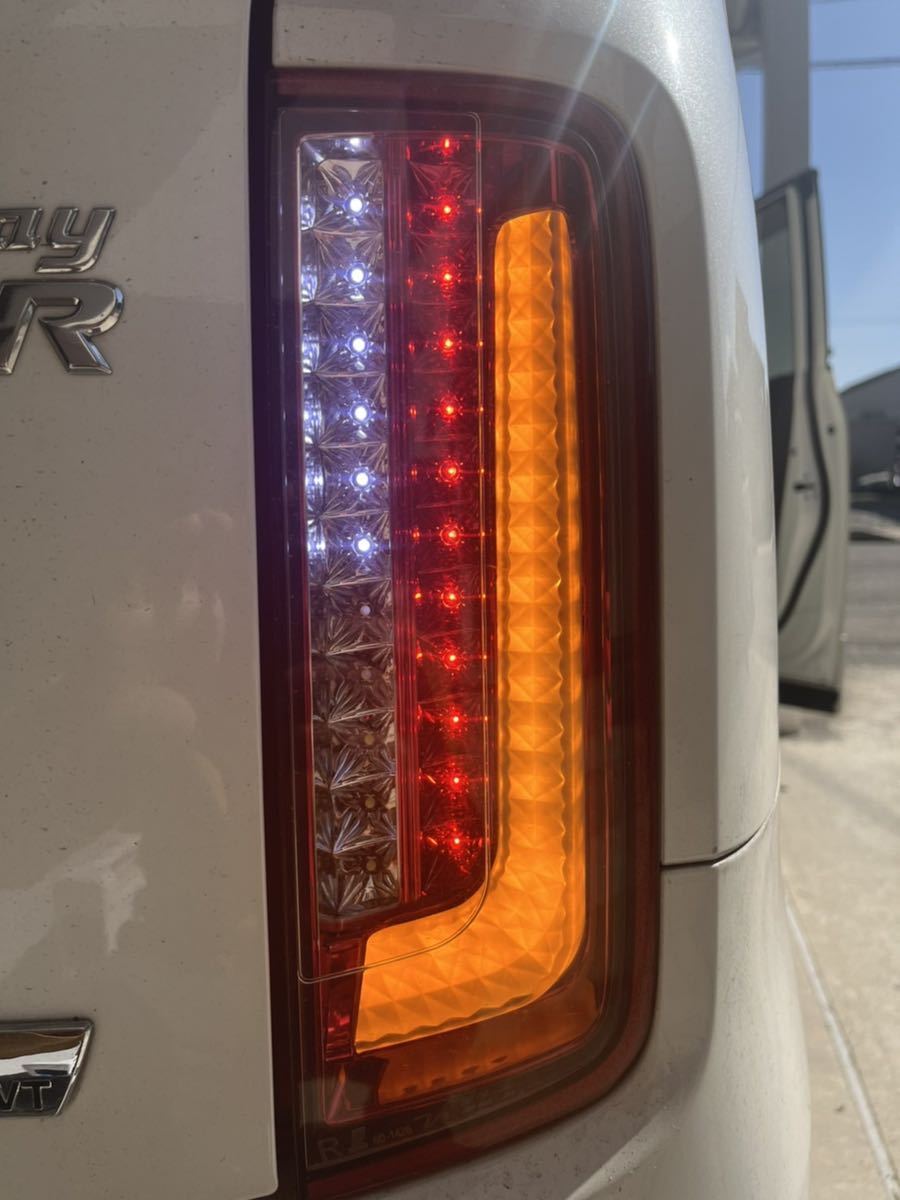 最適な材料 E52 エルグランド ヴァレンティ製 LEDテールランプ ロア