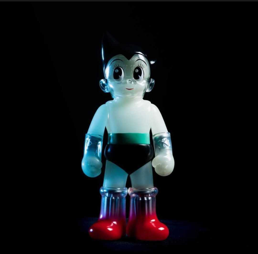 SECRET BASE アトム 29cm 蓄光 GID ソフビ シークレットベース 手塚治虫 クリアSECRETBASE MIDDLE SCALE ATOM ASTRO BOY 2 sofubi