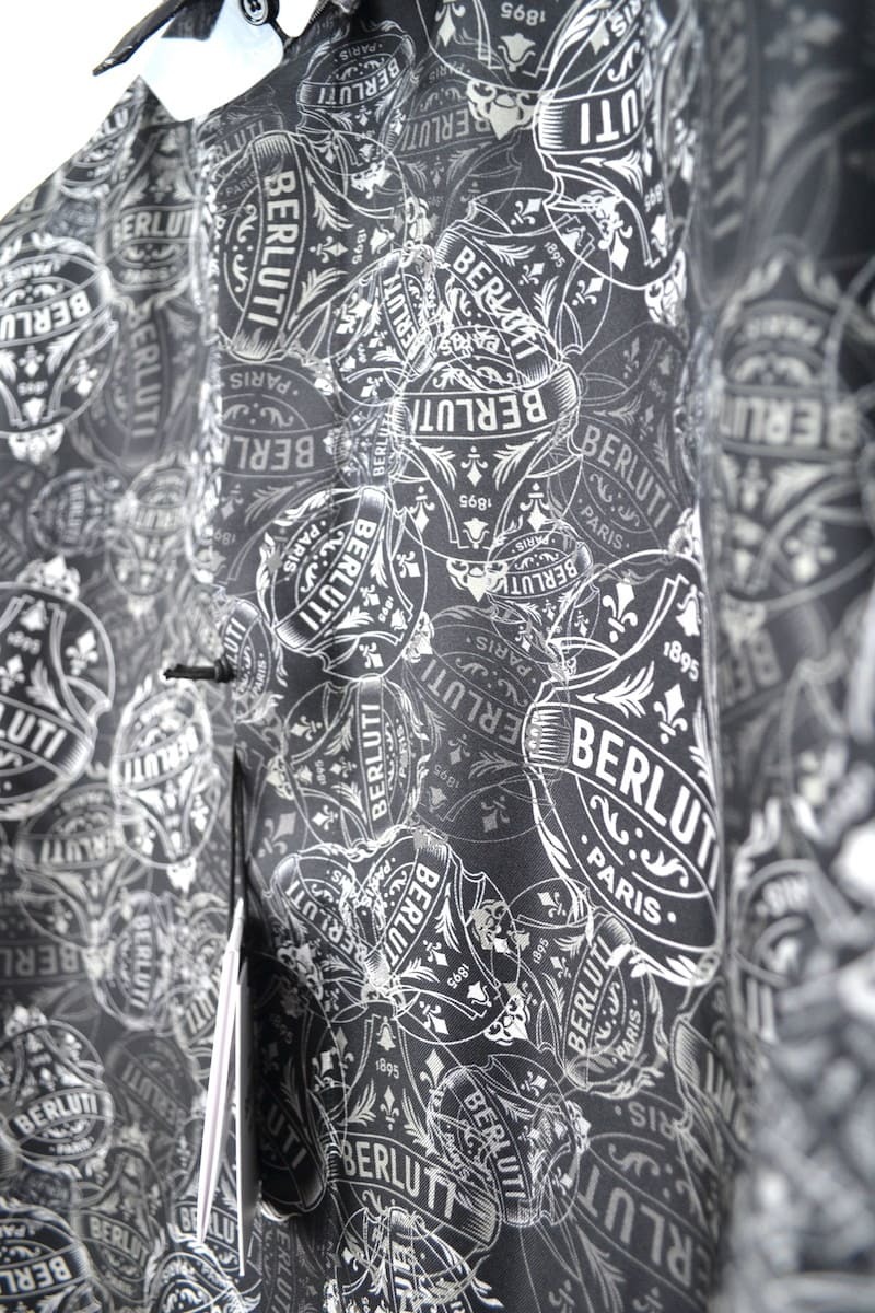 新品 BERLUTI Printed Blazon Shirt Black ベルルッティ プリントシルクシャツ　ブラック　サイズ R40　カリグラフィ 希少_画像3