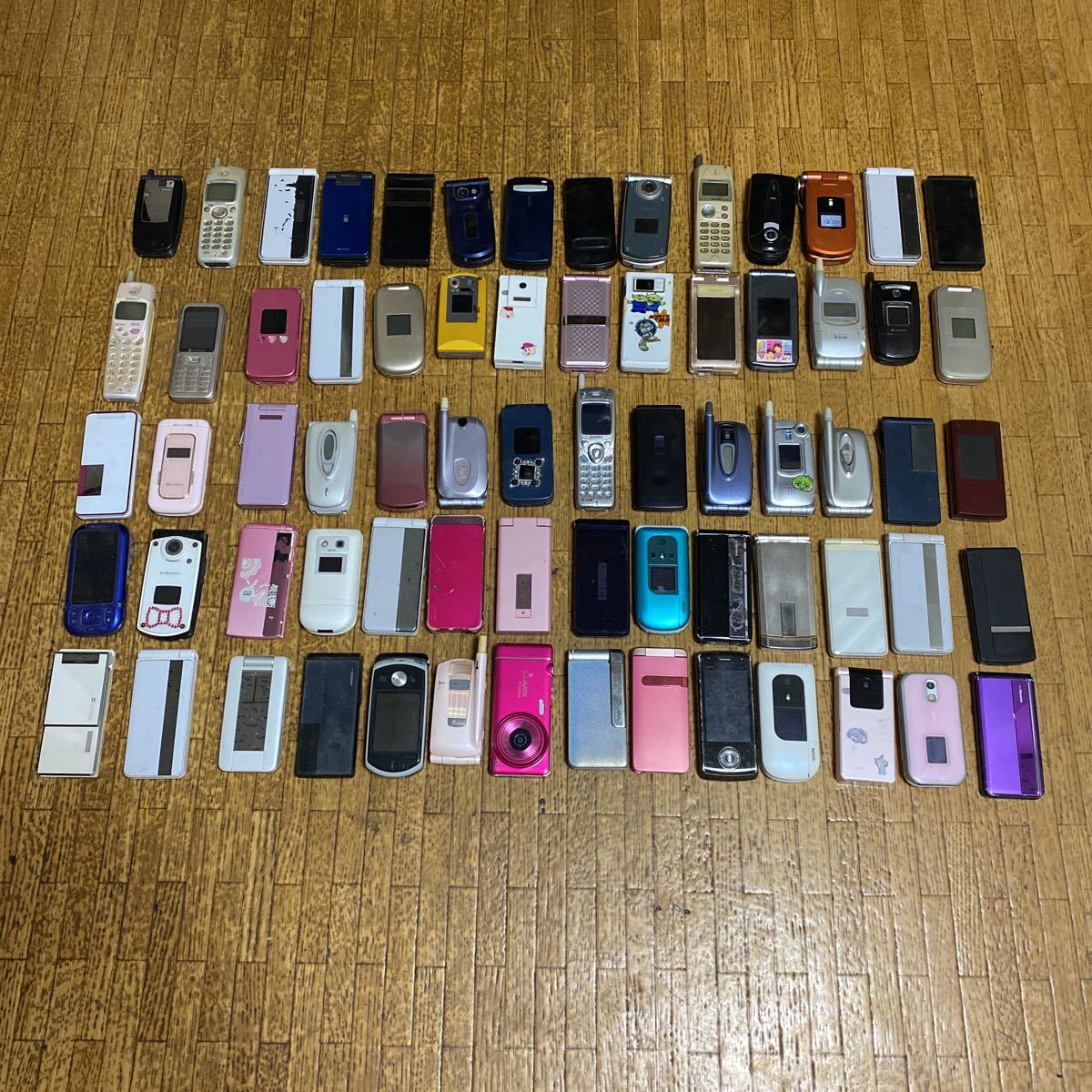 Yahoo!オークション - 携帯電話 ガラケー 本体 au SoftBank ドコモ Yahoo!オークション - 携帯電話 ガラケー 本体 au SoftBank ドコモ