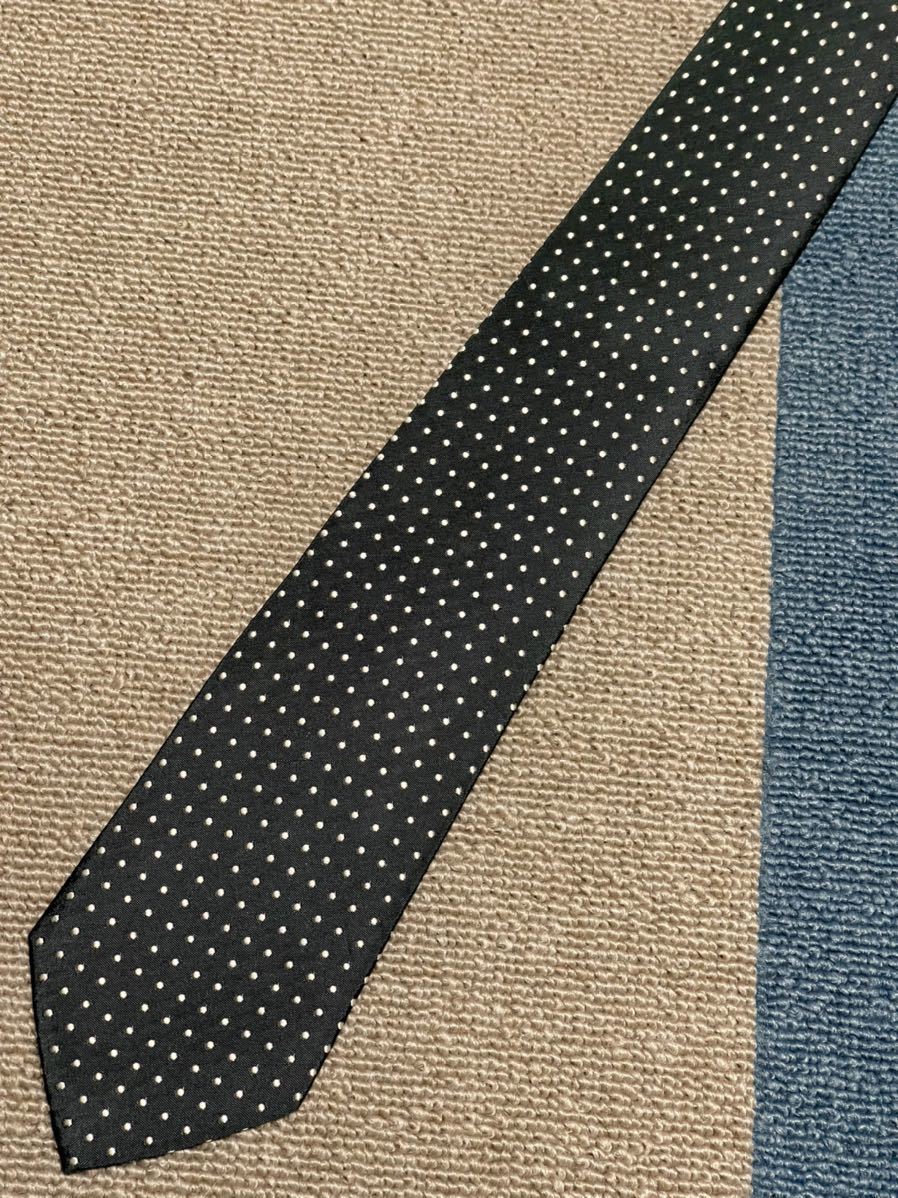  almost unused "RALPH LAUREN BLACK LABEL" Ralph Lauren Black Label thin dot brand necktie 204122