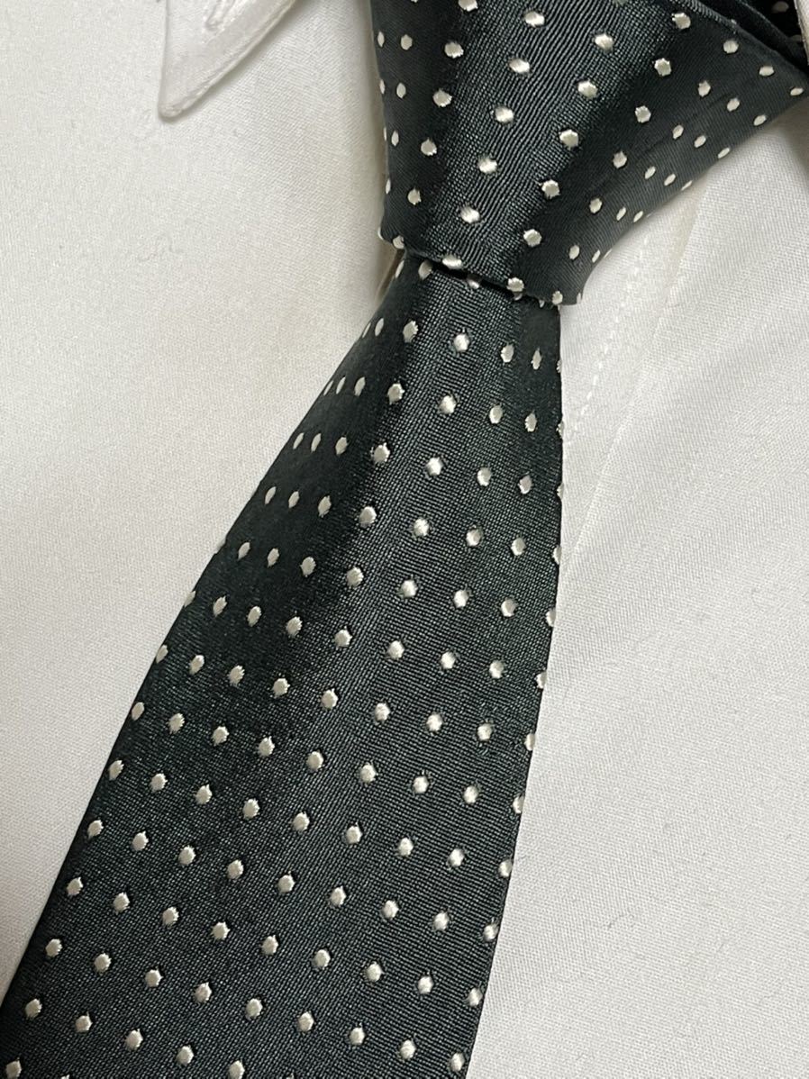  almost unused "RALPH LAUREN BLACK LABEL" Ralph Lauren Black Label thin dot brand necktie 204122