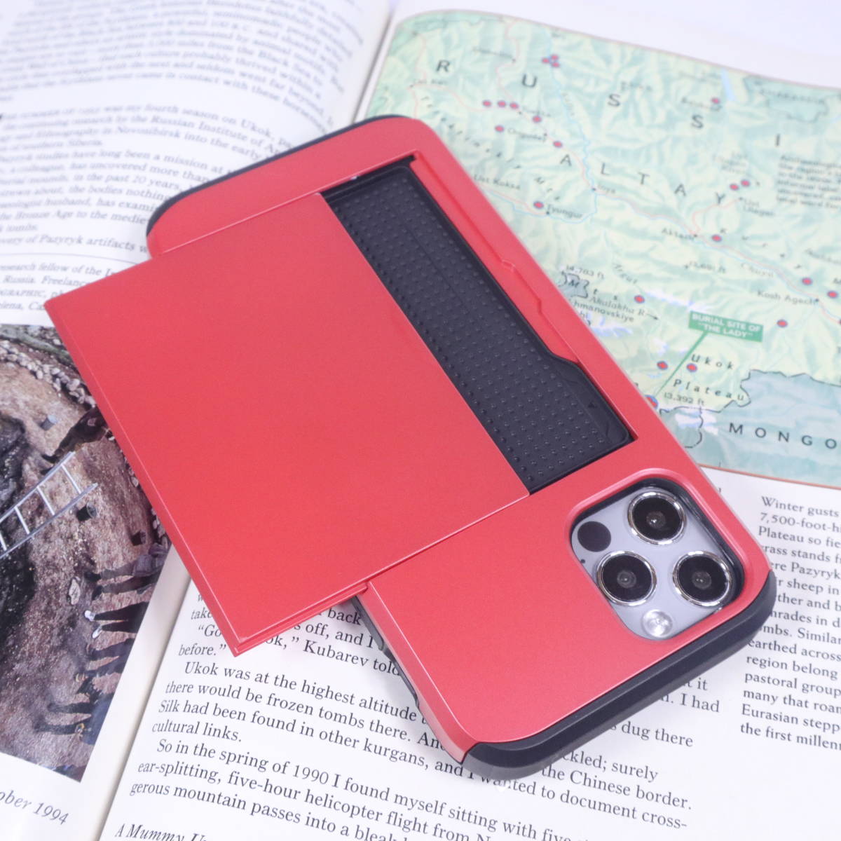 【国内発送・送料無料】iPhone12Pro用　レッド　背面カード収納　スマホケース　タッチ決済可能