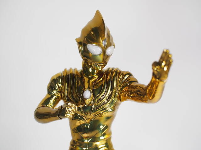 最安値挑戦 100体限定 CCP特撮シリーズ ウルトラマンティガ ゴールド