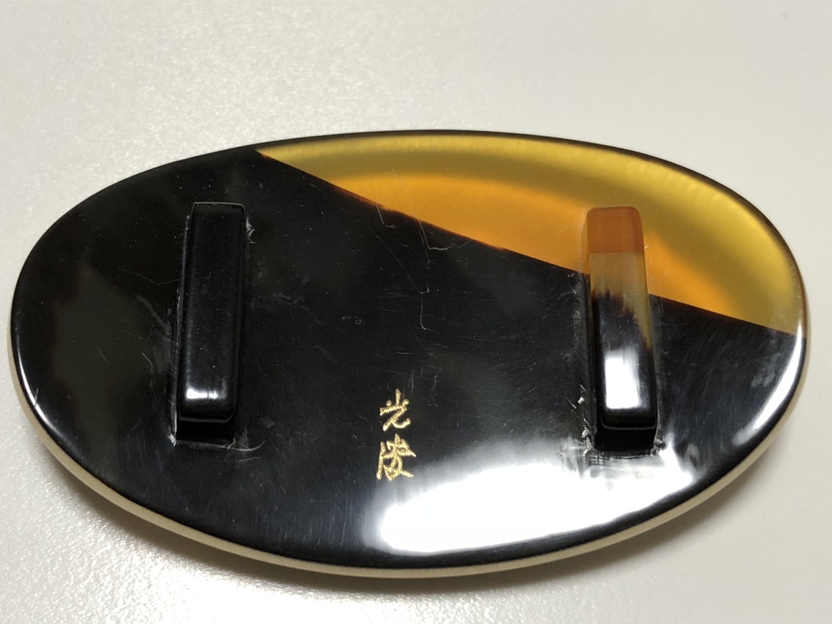 本鼈甲 白甲 黒甲 金蒔絵 螺鈿 作家物 光俊 桜文 大振り 帯留め 共箱