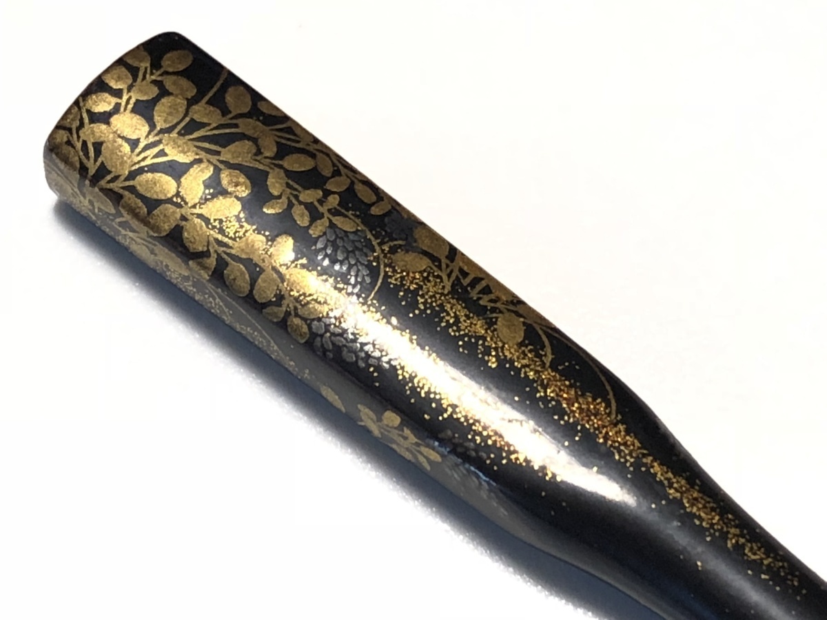 【セール 登場から人気沸騰】 金蒔絵 漆塗り 本鼈甲 アンティーク 3.0g 美品 笄 小ぶり 秋草文 作家物 かんざし 【セール 登場から人気沸騰】 金蒔絵 漆塗り 本鼈甲 アンティーク 3.0g 美品 笄 小ぶり 秋草文 作家物 かんざし