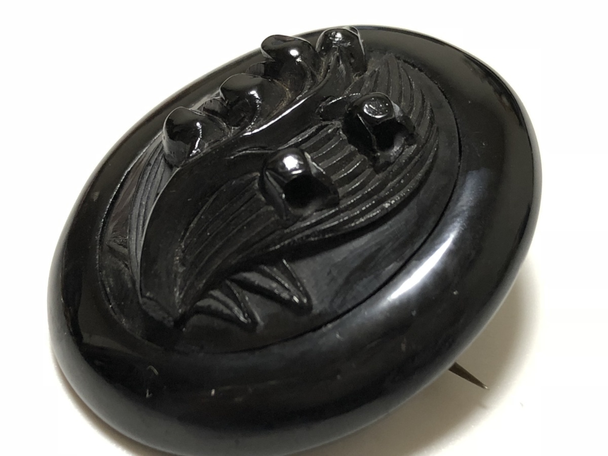  antique Victoria n period Whitby jet 20.4g comming off carving bell orchid skill mo- person g brooch 