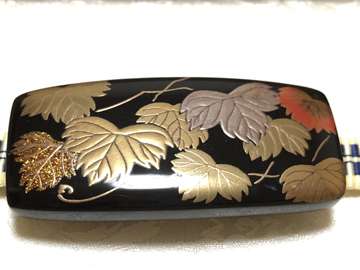 本鼈甲 黒甲 金蒔絵 作家物 片山雅博作 蔦の葉文 帯留め 共箱付属 lp2m