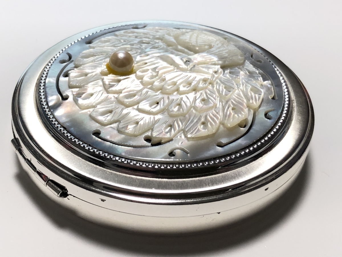  antique pine . pearl? White Butterfly .book@ pearl 90.4g.. skill compact mirror unused case attaching .