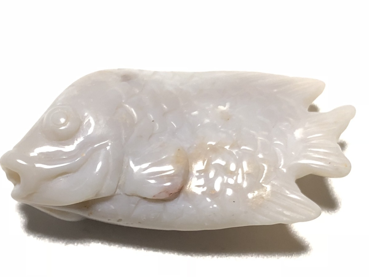 ミルキーオパール 10.9g 熱帯魚 彫刻